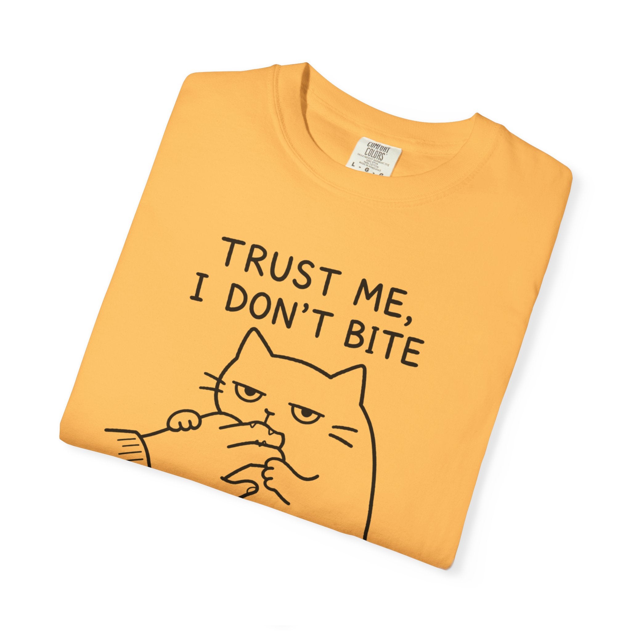 Funny Cat Graphic T-Shirt – Trust Me, I Don't Bite Oversized Unisex Tee | Cute Cat Lover Shirt