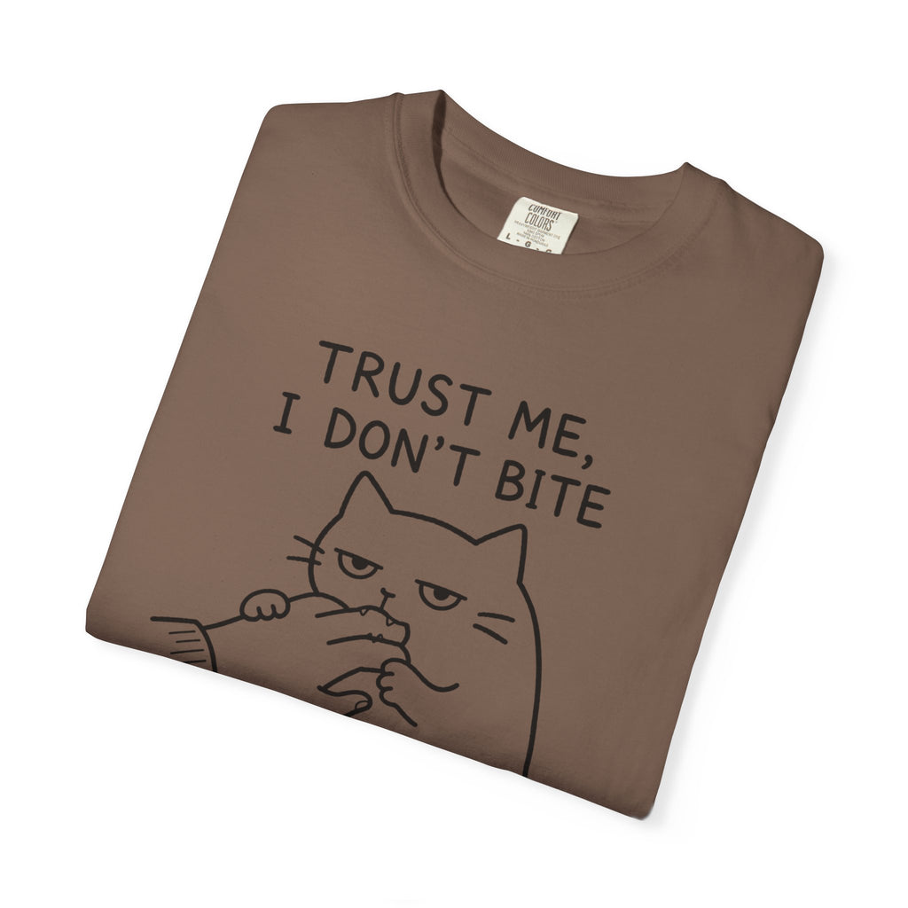 Funny Cat Graphic T-Shirt – Trust Me, I Don't Bite Oversized Unisex Tee | Cute Cat Lover Shirt