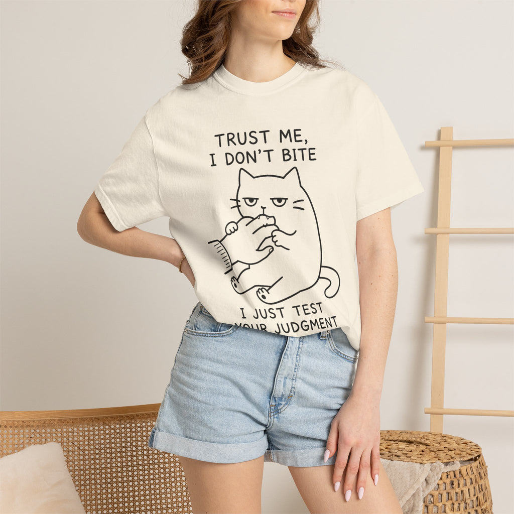 Funny Cat Graphic T-Shirt – Trust Me, I Don't Bite Oversized Unisex Tee | Cute Cat Lover Shirt