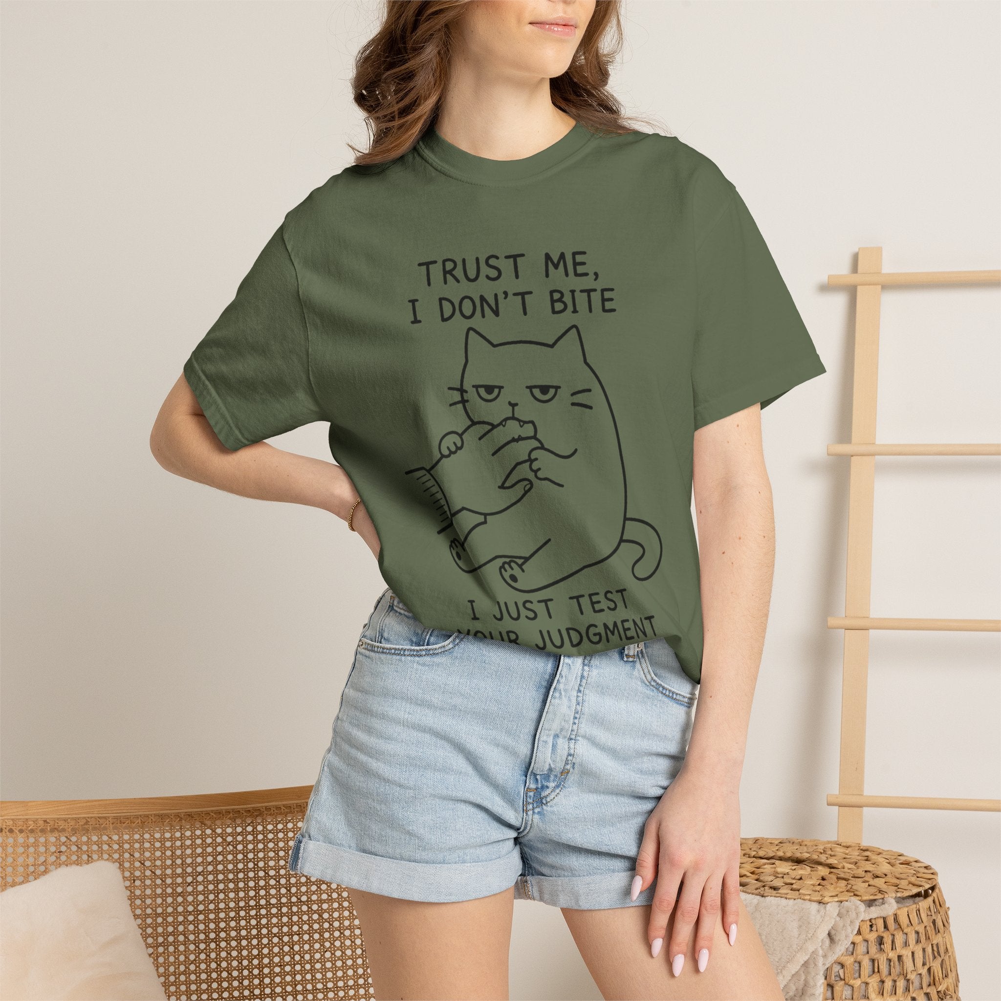 Funny Cat Graphic T-Shirt – Trust Me, I Don't Bite Oversized Unisex Tee | Cute Cat Lover Shirt